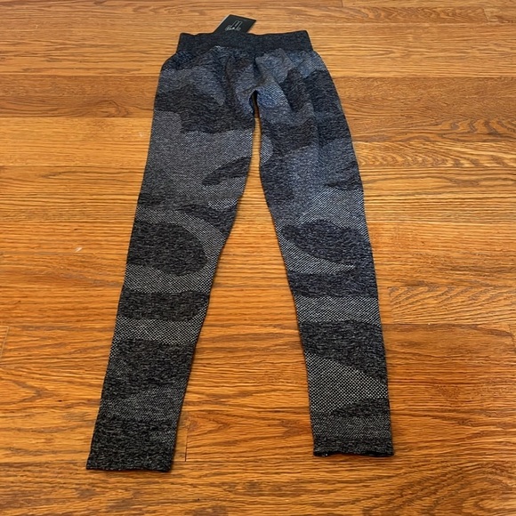 NWT Hpe Clothing Women’s Camo Leggings Size XS - Picture 6 of 6